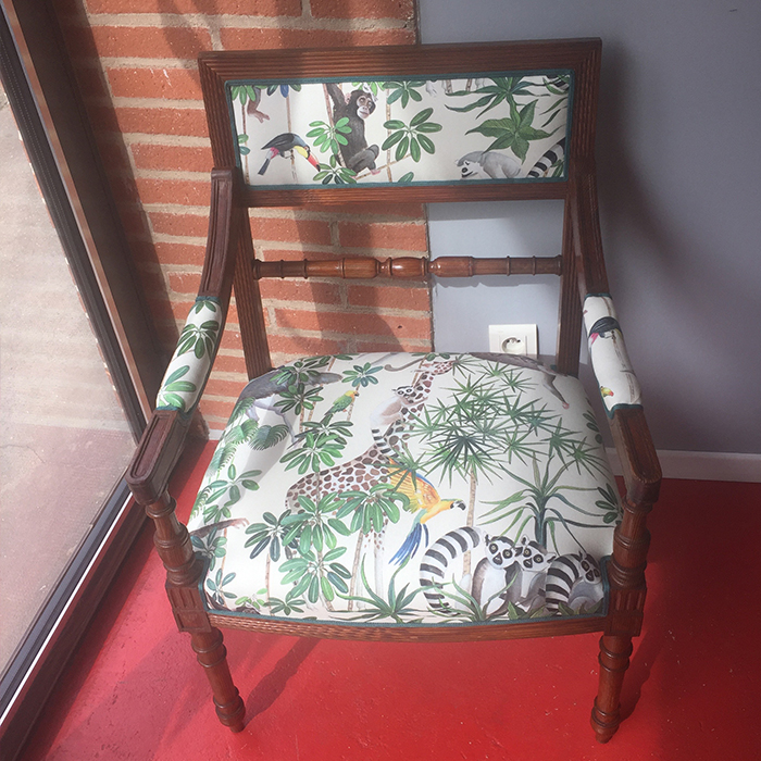 fauteuil-tissu-thevenon-savane-claire-de-redon-tapissier-decorateur-montauban