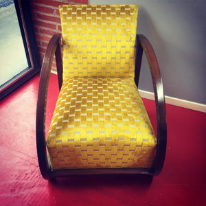 fauteuil-vintage-tissu-vano-jaune-soleil-claire-de-redon-tapissier-decorateur-montauban