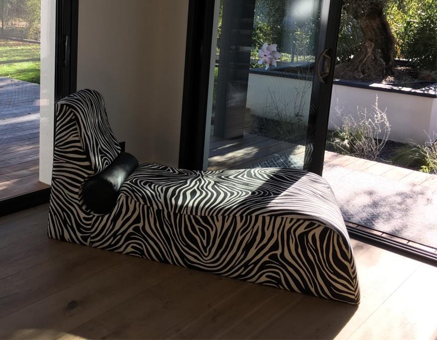 meridienne-tissu-zebre-noir-et-blanc-claire-de-redon-tapissier-decorateur-montauban